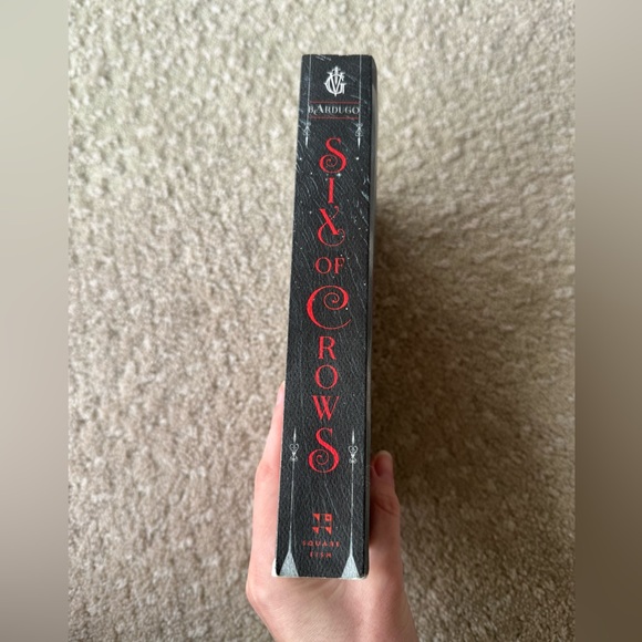Six of Crows book by Leigh B Ardugo LIKE NEW CONDITION - Picture 3 of 4